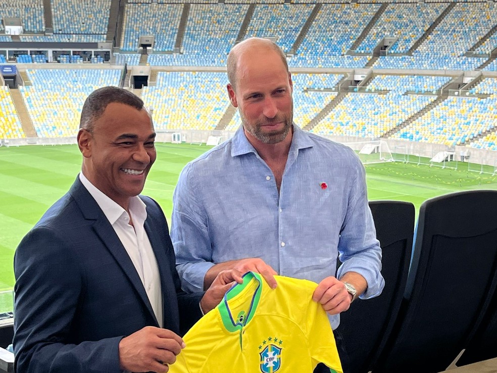 Príncipe William e o ex-lateral Cafu, pentacampeão mundial pela seleção brasileira — Foto: Henrique Coelho/g1 Rio