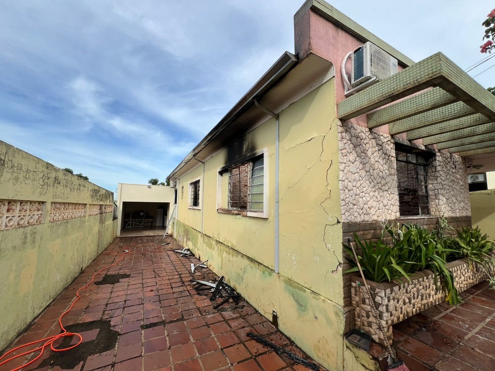 Idosa morre carbonizada após incêndio em casa em Presidente Venceslau (SP) — Foto: Reprodução/Defesa Civil