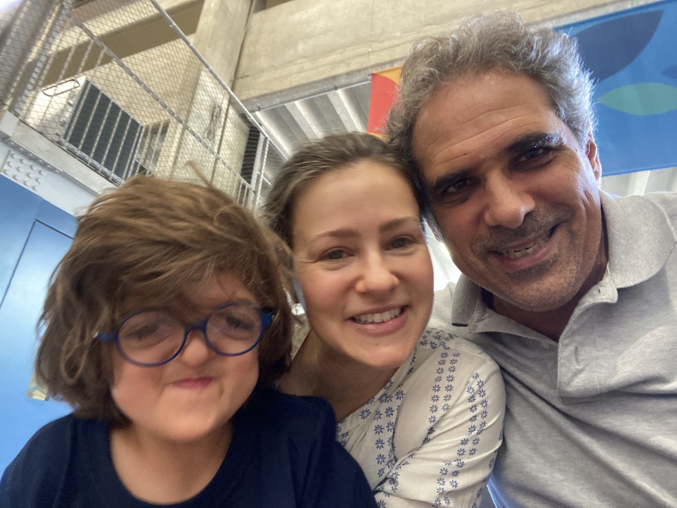 Natalia, o marido Igor, idealizadores do simpósio em Bauru, e o filho João — Foto: Arquivo pessoal