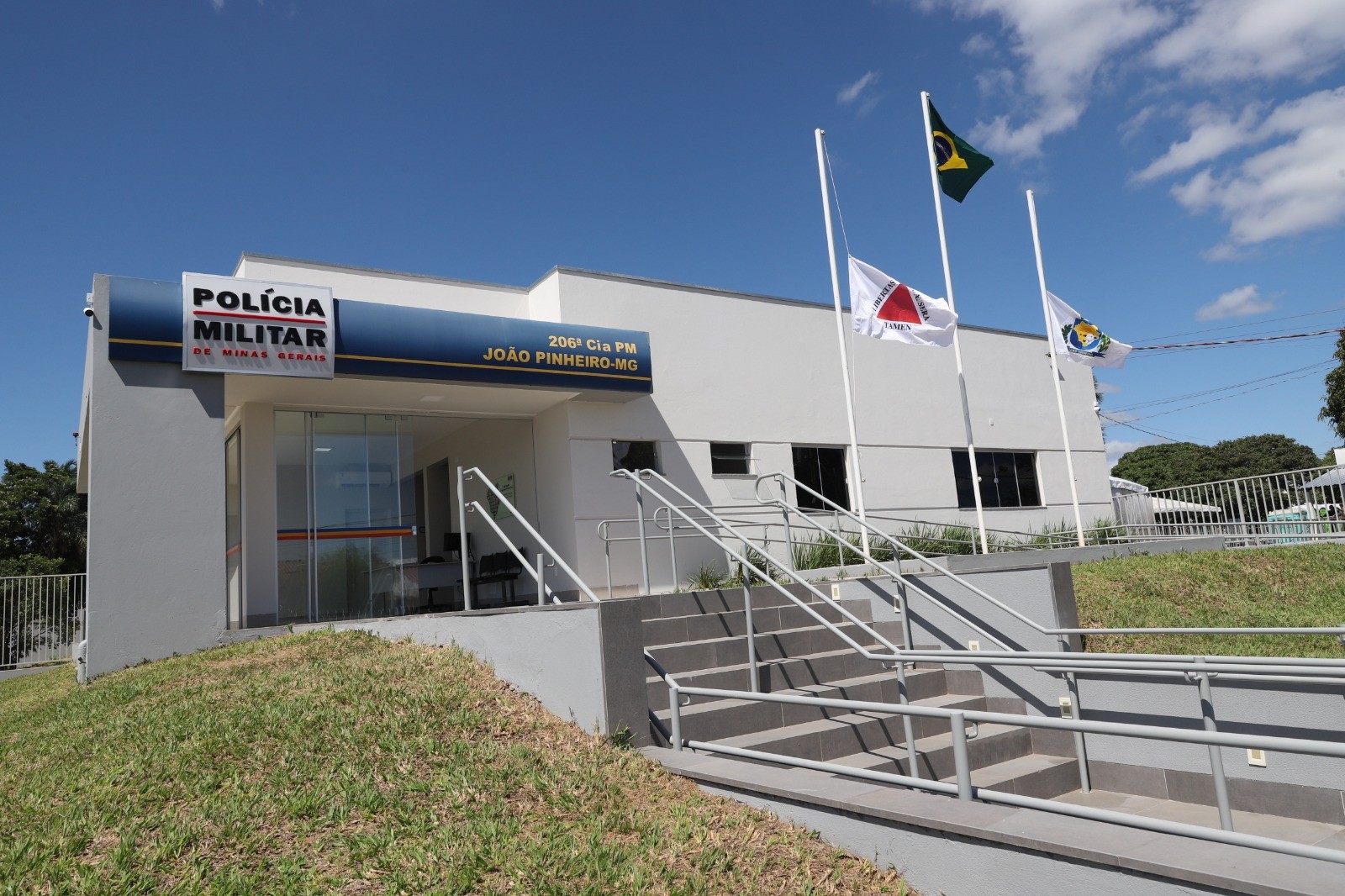 Homem vai à PM pedir ajuda e acaba preso por descumprir regras dos regime semiaberto em MG