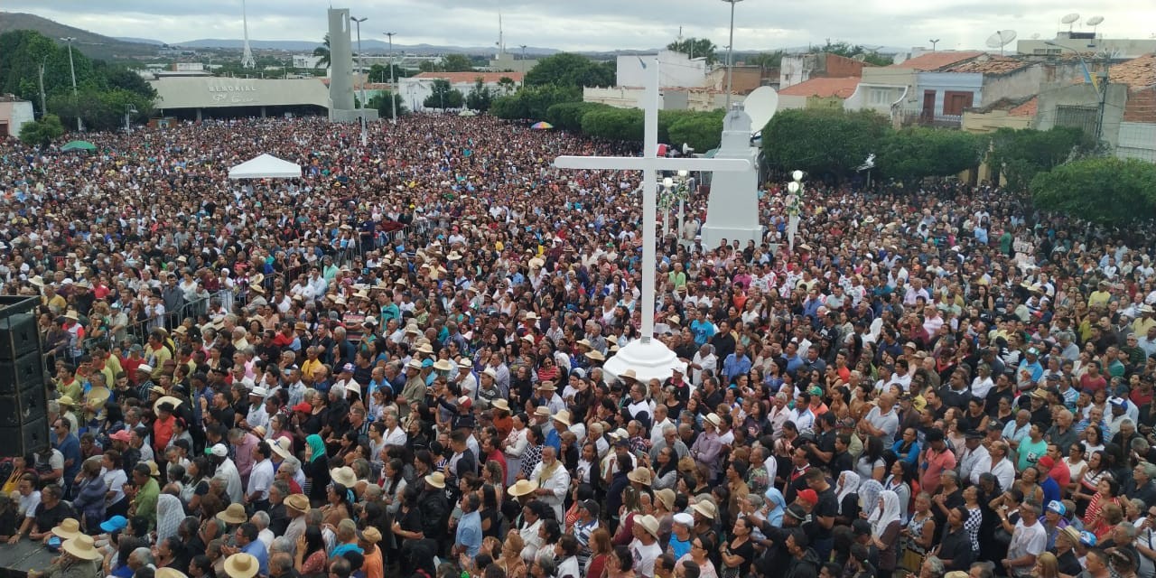 Fortaleza tem mais igrejas que hospitais e escolas, aponta IBGE