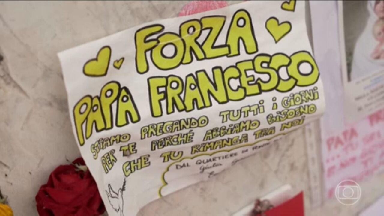 Papa Francisco tem melhora no estado de saúde e não corre mais perigo iminente