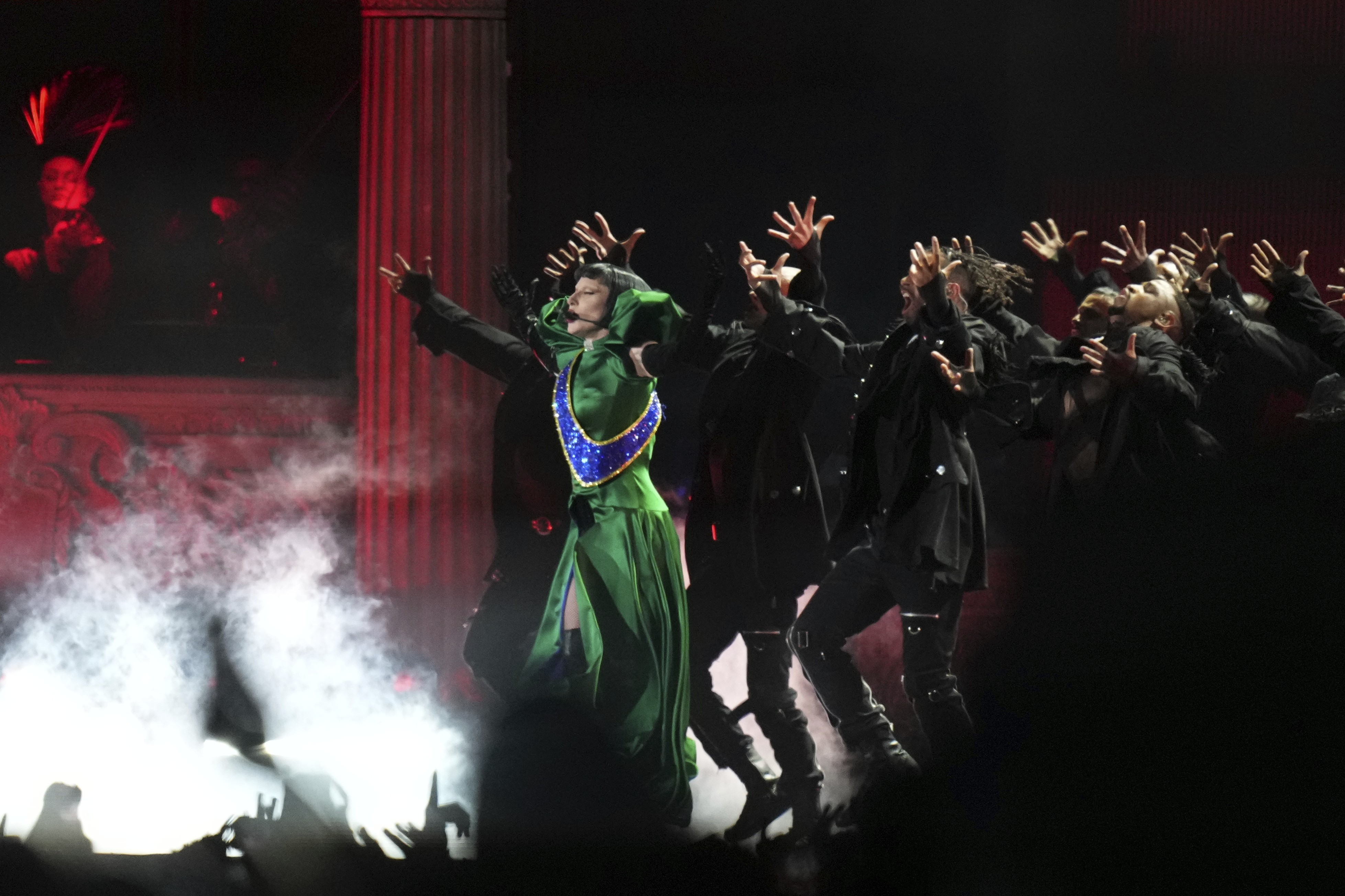 Grammy 2026: Bad Bunny se torna 1º artista cantando em espanhol nas 3 categorias principais