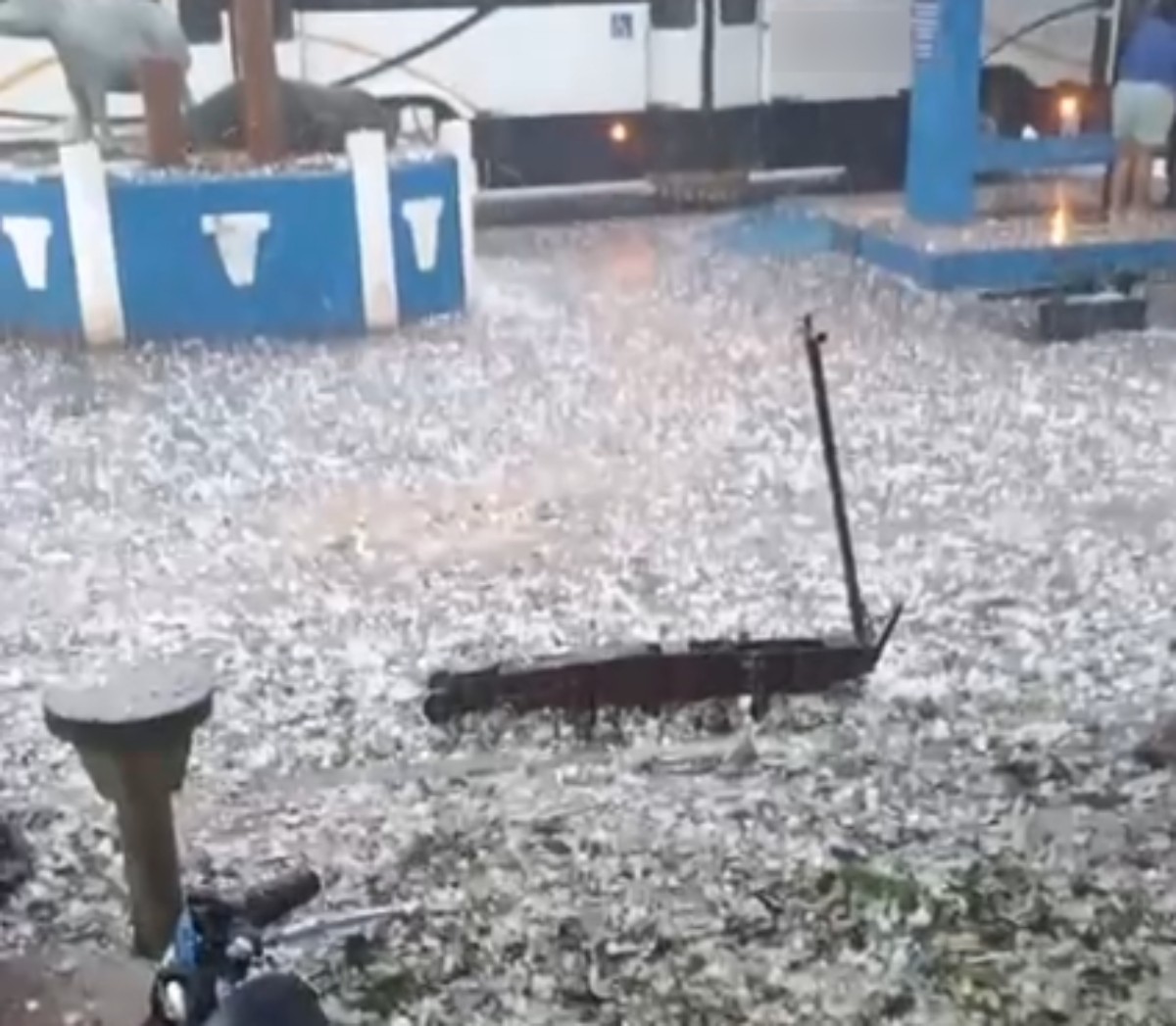 VÍDEO: Chuva forte com granizo atinge Sapucaia; oito casas tiveram os telhados perfurados