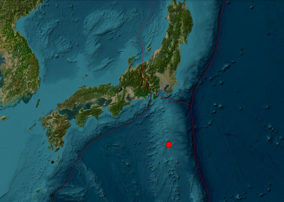 Ponto vermelho mostra epicentro de terremoto próximo ao Japão — Foto: USGS