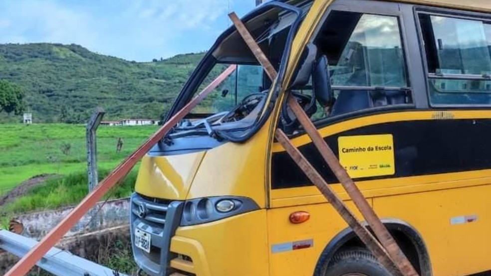 Motorista de ônibus escolar morre após ser atingido por ripas de madeira que se soltaram de caminhão em Baturité. — Foto: Arquivo pessoal