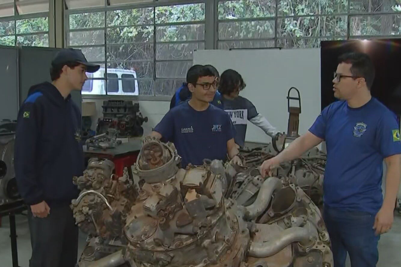 Fatec de Sorocaba recebe motores e célula de avião para curso de manutenção aeronáutica