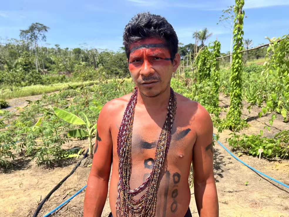 Carlos Nailson Xirixana, tuxaua da comunidade Sikamabiu, na Terra Indígena Yanomami — Foto: Caíque Rodrigues/g1 RR