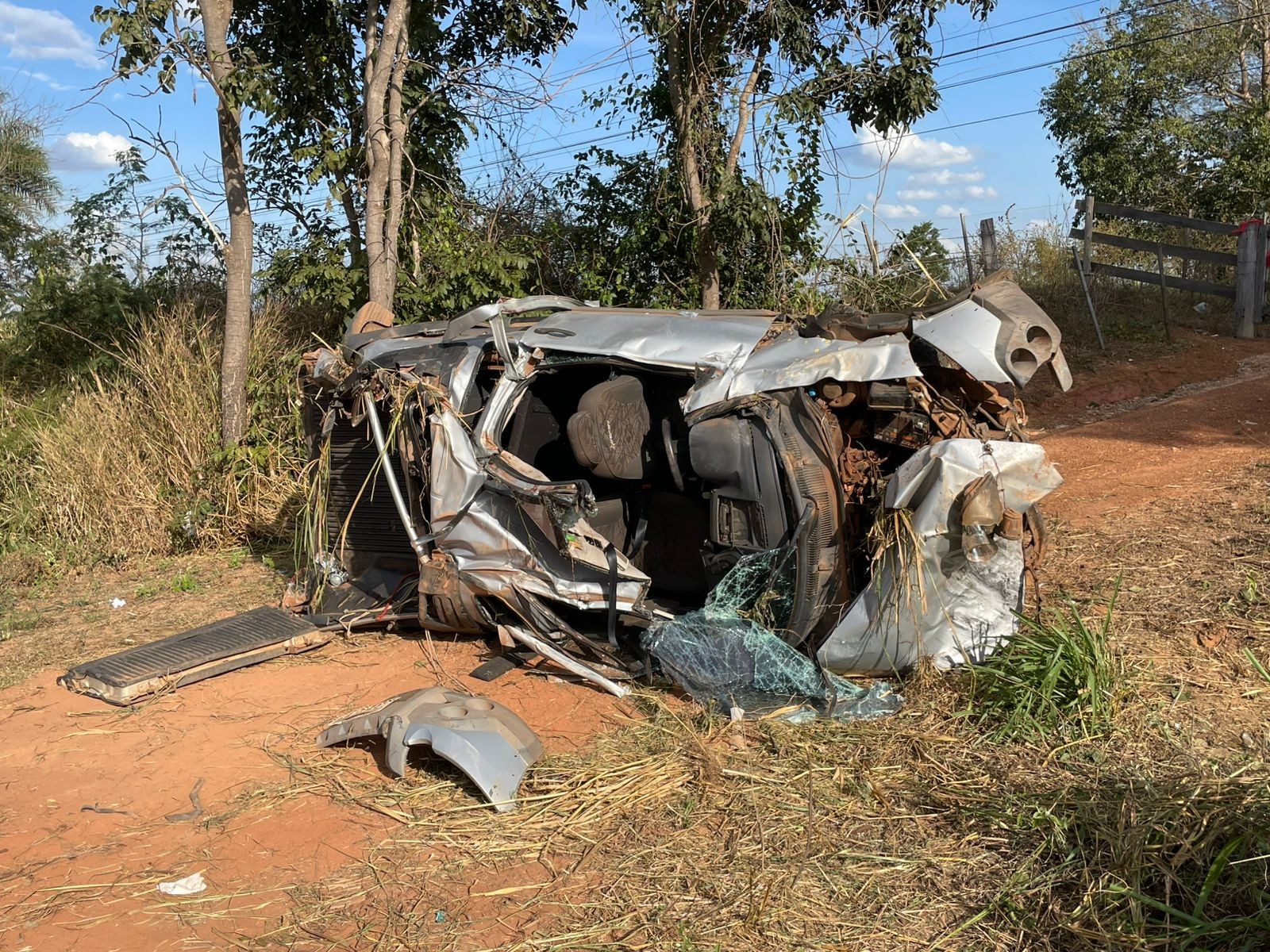 Motorista é entubado em estado grave após batida contra caminhonete em MT
