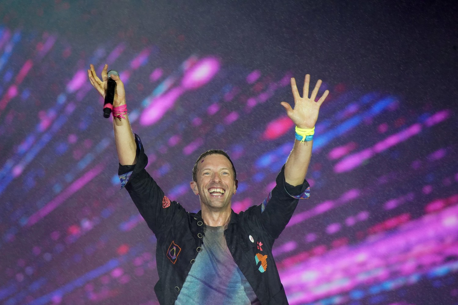 Coldplay ainda faz música de verdade ou apenas trilha para palestra motivacional? 