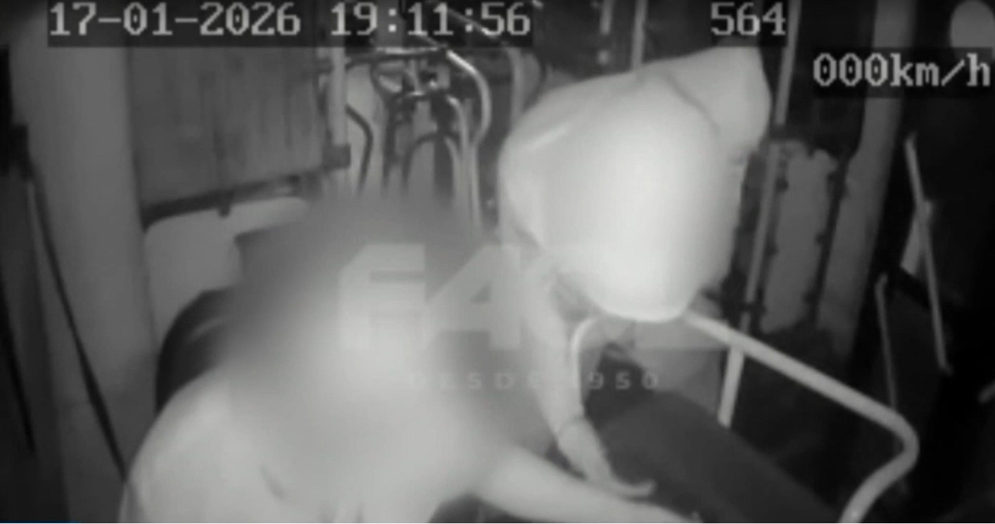 Câmeras flagram assalto a ônibus em Nova Friburgo; motorista reage e suspeito é preso