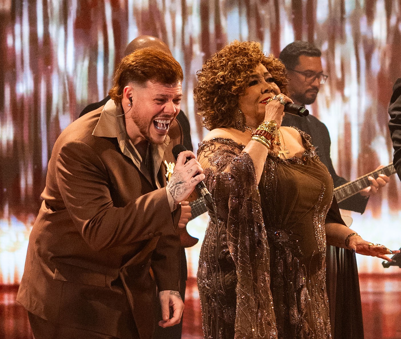 Ferrugem lança em dezembro álbum audiovisual em tributo a Alcione com 13 músicas do repertório da cantora