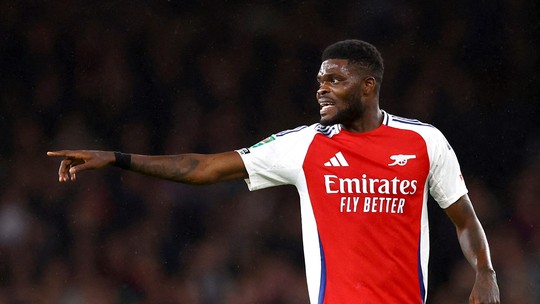 Ex-Arsenal, Thomas Partey é indiciado por estupros e assédio sexual no Reino Unido 