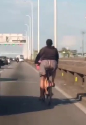 Mulher tenta atravessar Ponte Rio-Niterói de bicicleta em tarde de 40,4°C 