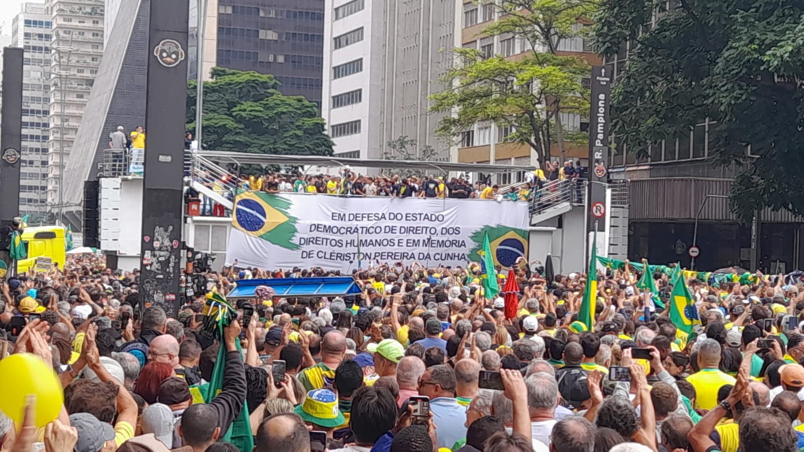 Manifestantes Fazem Ato Na Avenida Paulista Em Sp Em Protesto Pela