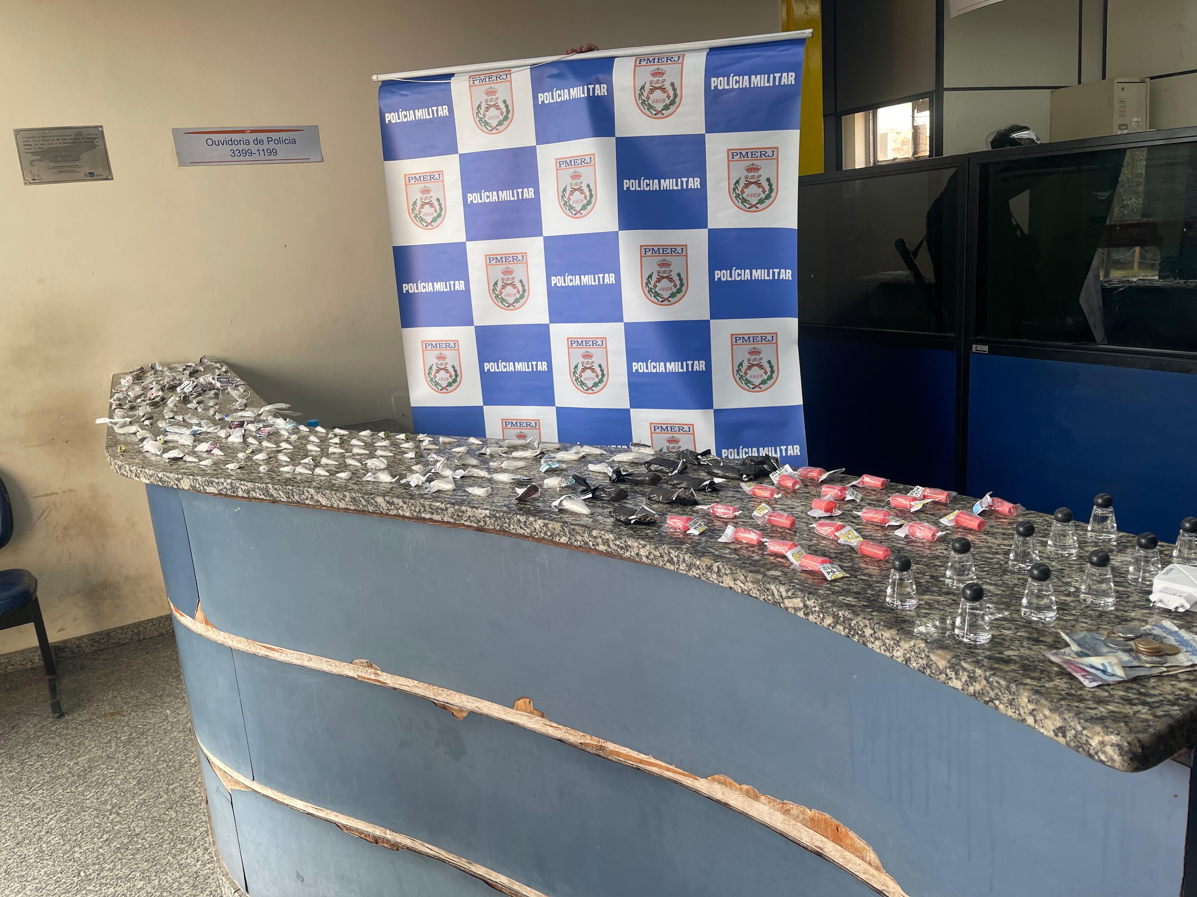 Homem é preso com drogas em Barra Mansa