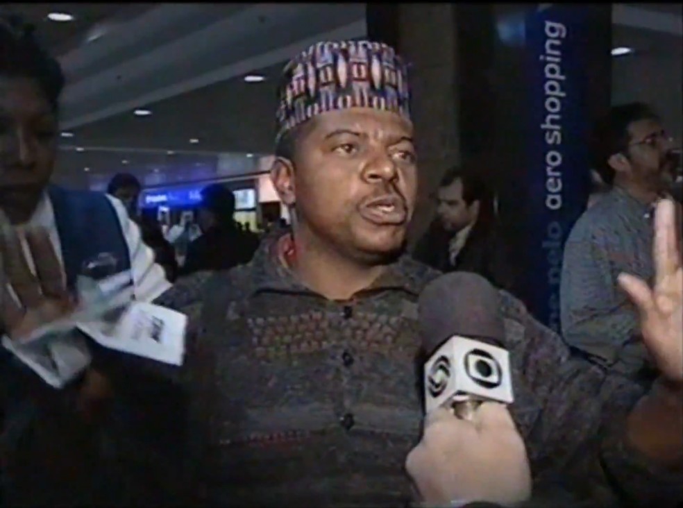 Pai Paulinho do Xoroquê foi entrevistado depois de não embarcar em avião da TAM que sofreu maior acidente da história da aviação brasileira, em 2007 — Foto: Reprodução/RBS TV