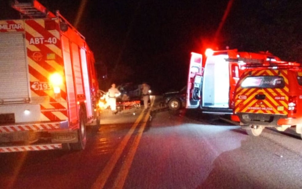Duas pessoas morreram — Foto: Reprodução/Corpo de Bombeiros