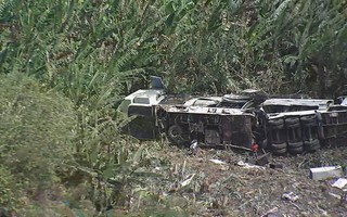 Imagens aéreas mostram local de acidente com trio elétrico que deixou três mortos e seis feridos em rodovia de Pernambuco