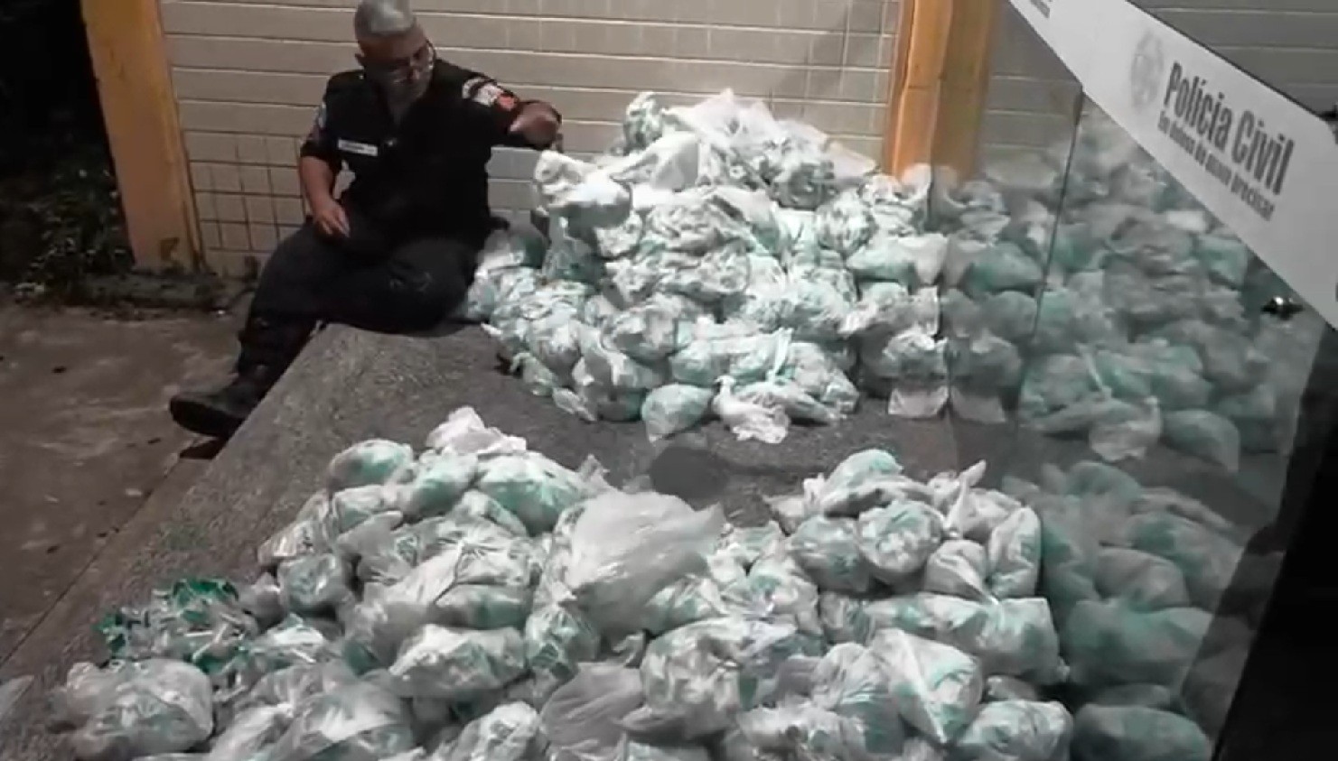 Apreensão de R$ 1 milhão em drogas leva à prisão de dois homens em Rio das Ostras