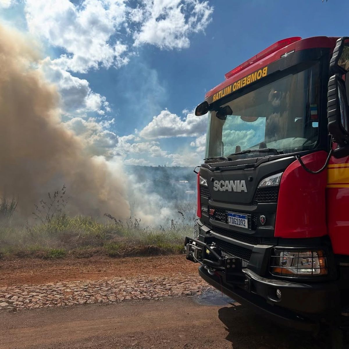 Incêndios em terrenos afetam serviços e imóveis em cidades do Centro-Oeste