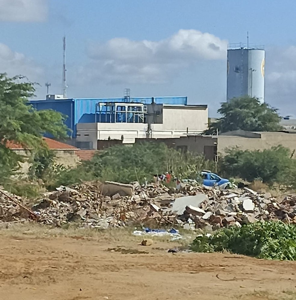 Corpo foi encontrado em terreno baldio  — Foto: Reprodução/Redes Sociais