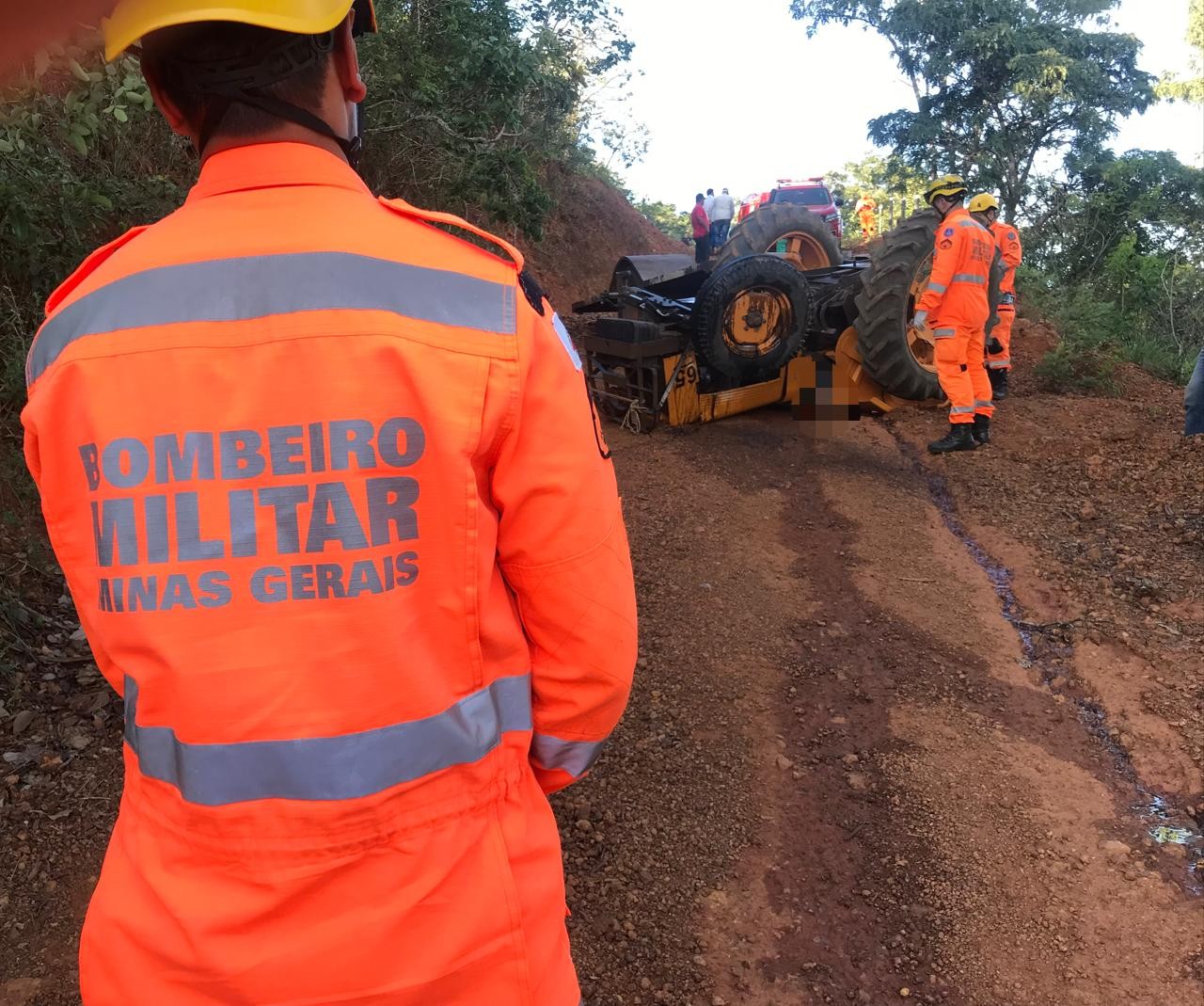 Condutor morre prensado por trator em Presidente Olegário