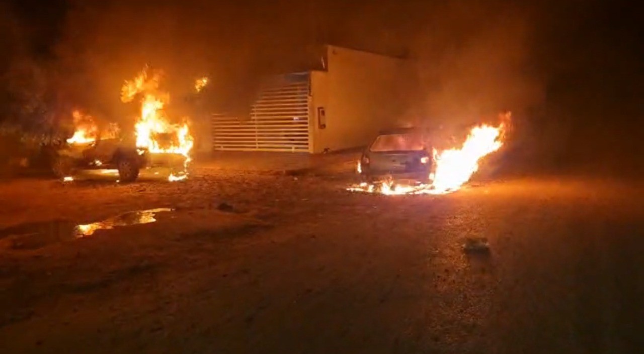 VÍDEO: carros são incendiados durante velório de homem assassinado em MT 
