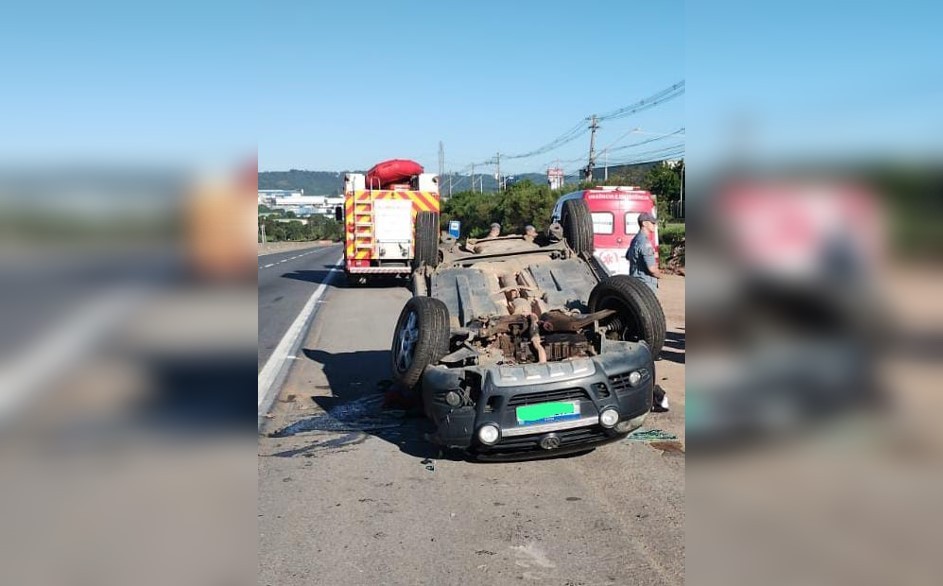 Motorista morre e outras três pessoas ficam feridas em capotamento no interior de SP