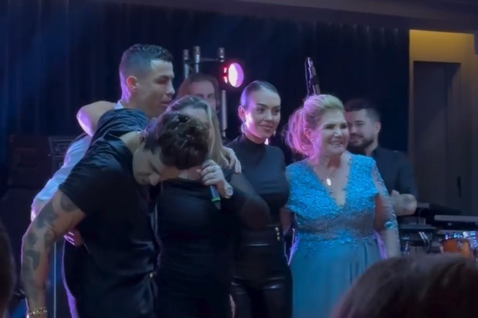 Luan Santana canta em festa privada de Cristiano Ronaldo. — Foto: Samuel Pons/Reprodução