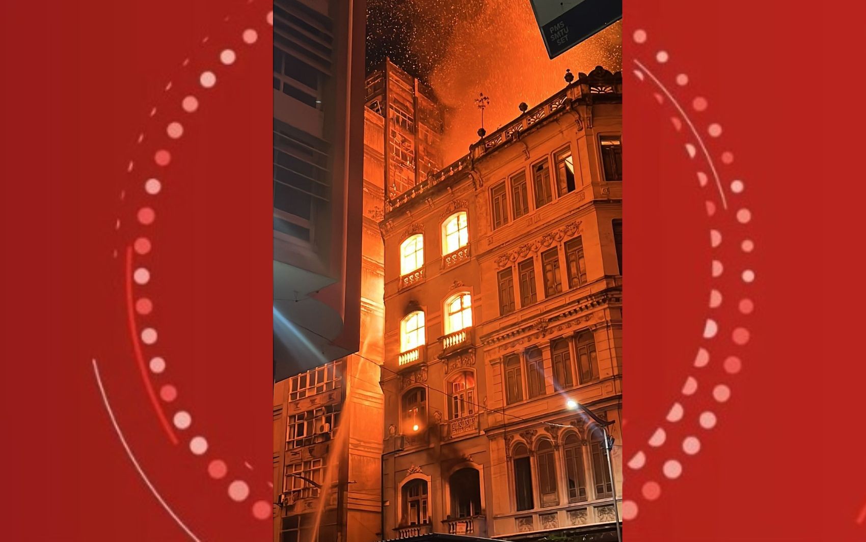 Casarão pega fogo no centro de Salvador e chamas atingem três prédios