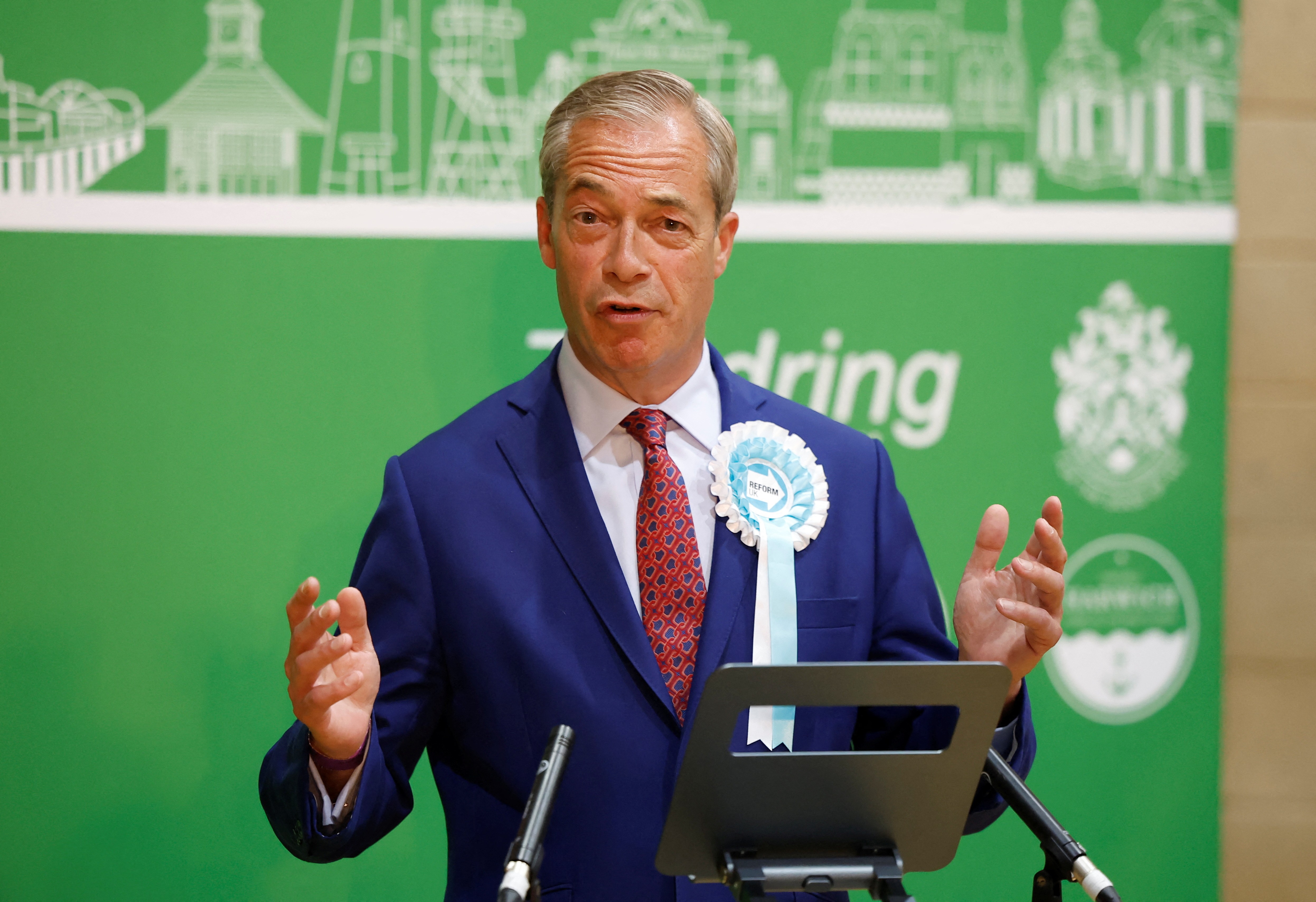 'Pai do Brexit' vence eleição e reconquista cadeira no Parlamento britânico