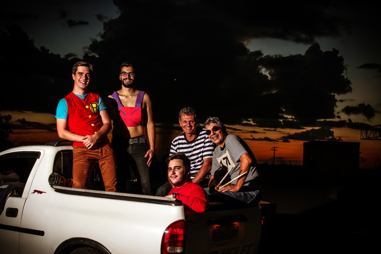 Mesmo sem ter vivido o sucesso nos anos 90, banda do interior de SP homenageia Mamonas Assassinas e relembra hegemonia do grupo: 'Puro suco do Brasil'