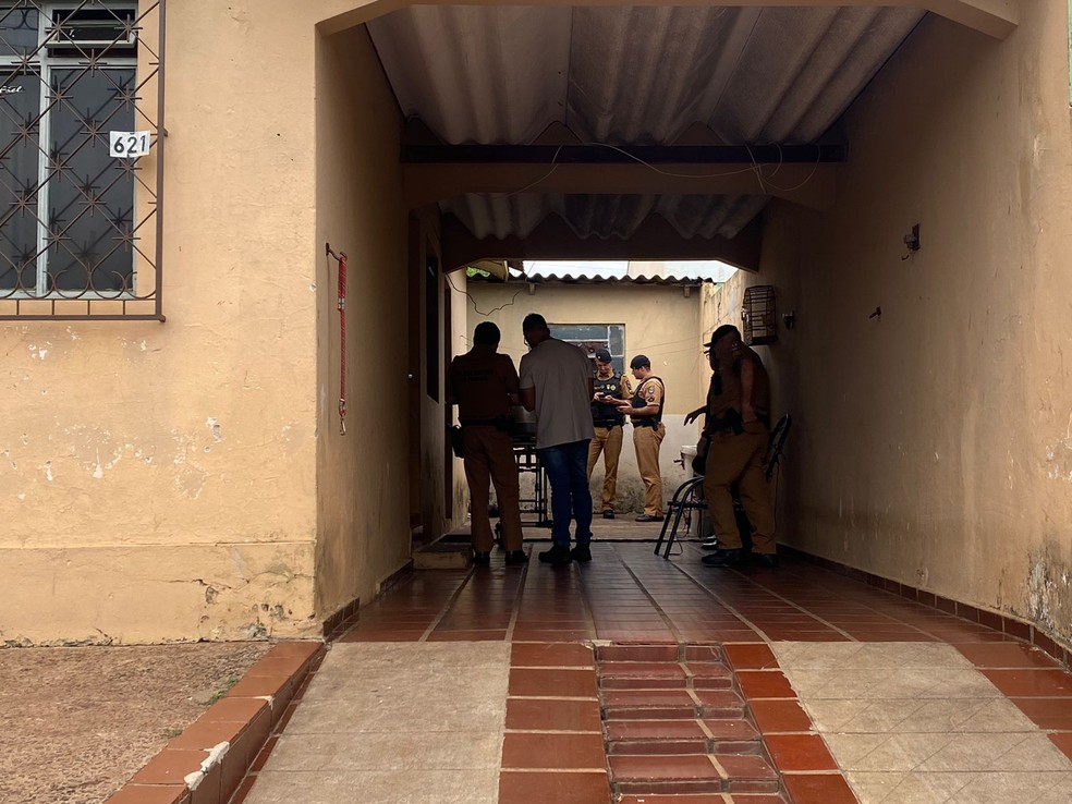 Crime ocorreu na residência do casal, em Londrina (PR) — Foto: Kathulin Tanan/RPC