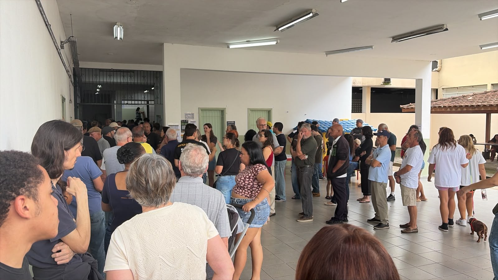 Eleições 2026: eleitores enfrentam filas de até 1h30 para votar na região de Campinas