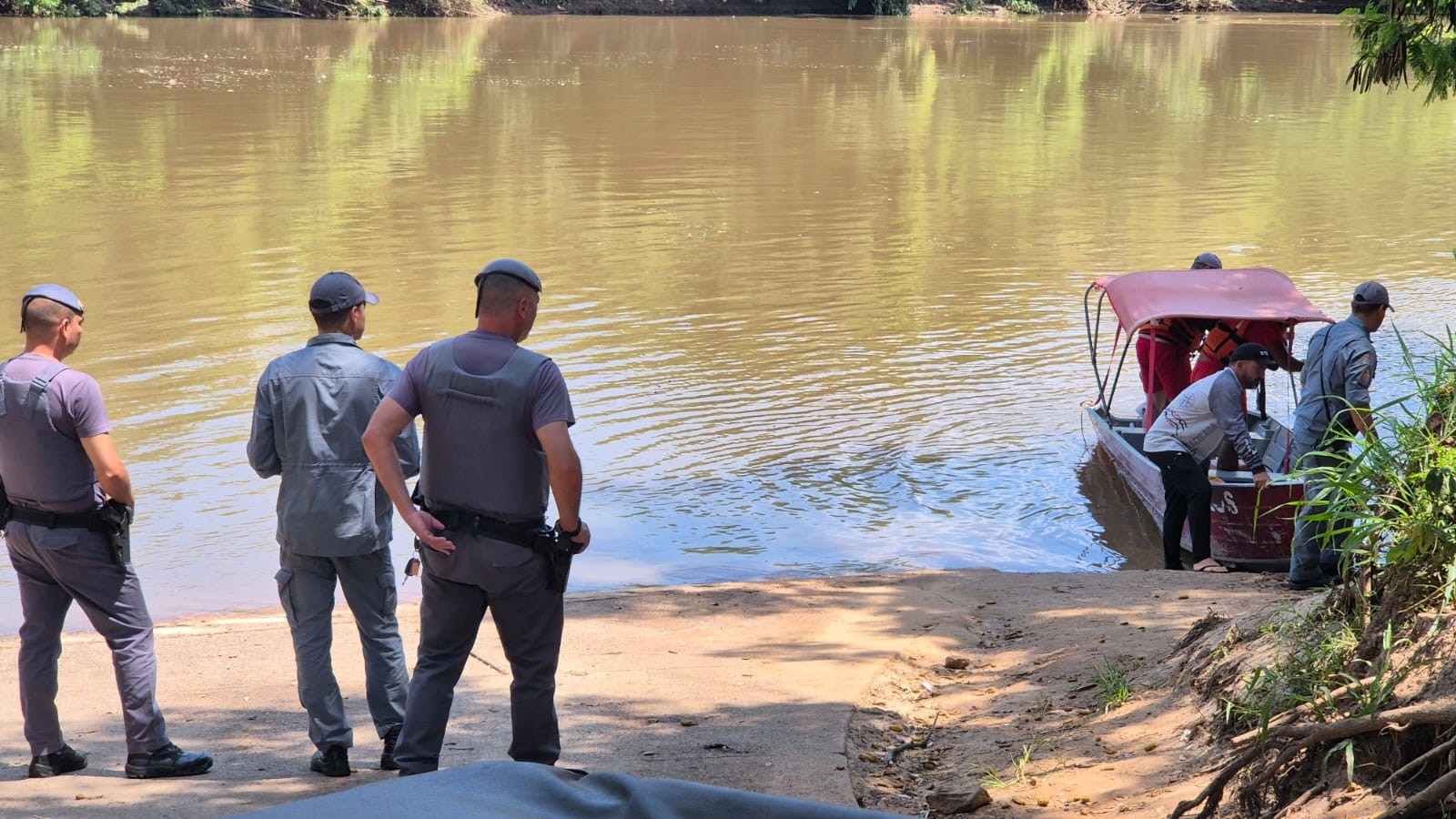 Corpo de homem que sumiu após tentar atravessar Rio Piracicaba é encontrado pelos bombeiros