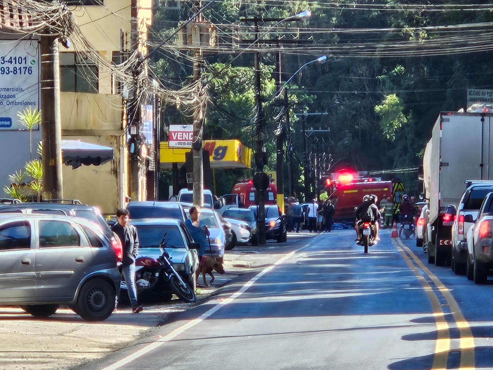 Motociclista morre ao bater em carro que fazia contorno em Nova Friburgo 