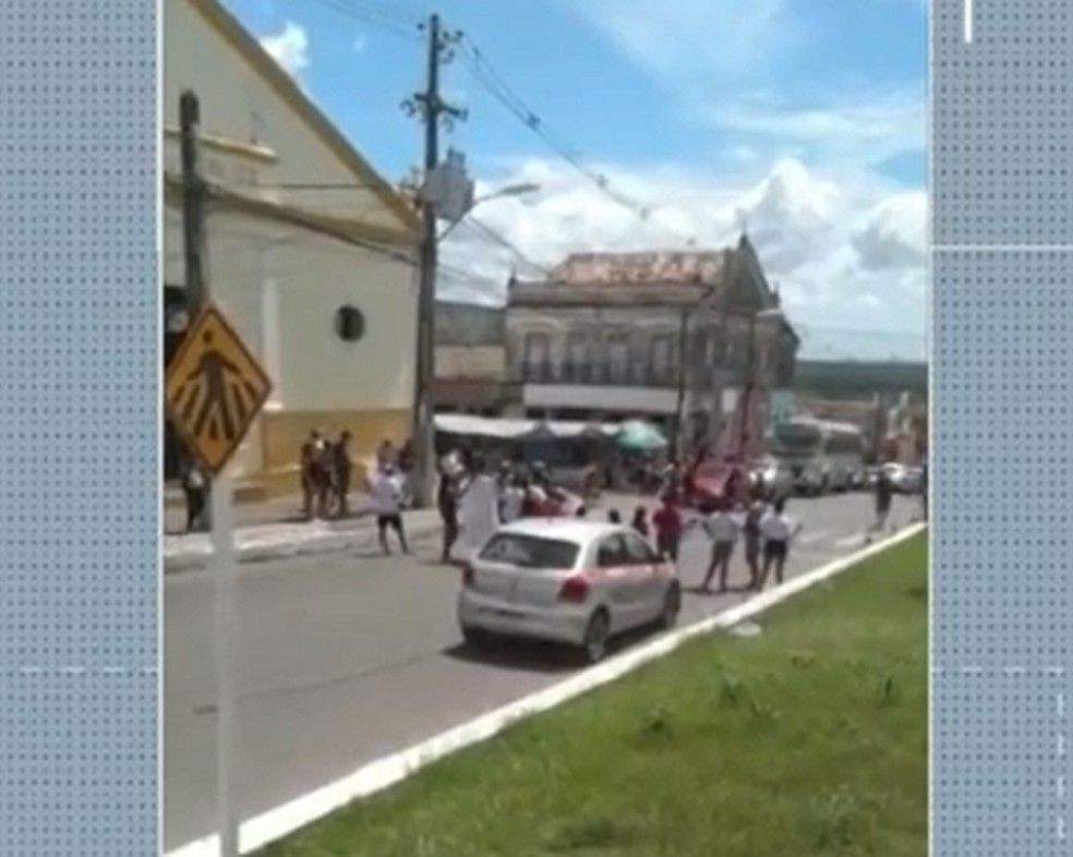 Familiares protestaram ap&oacute;s mais de um m&ecirc;s de desaparecimento de Suedna &mdash; Foto: Reprodu&ccedil;&atilde;o