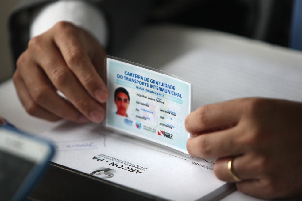Carteira de transporte intermunicipal. — Foto: Thiago Gomes / Agência Pará