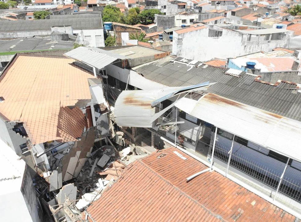 Residencial desabou em Aracaju — Foto: Corpo de Bombeiros