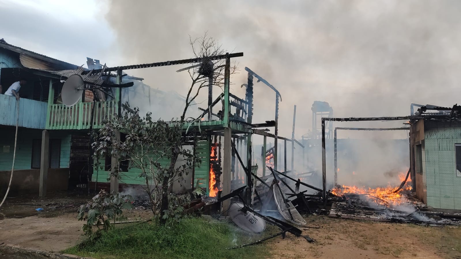 Incêndio atinge duas casas de madeira no Sul do Amapá; ninguém ficou ferido 