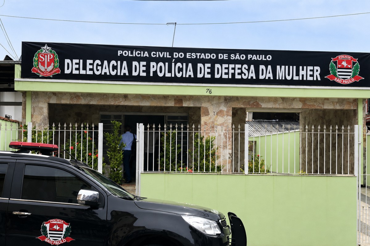 Mãe é presa por favorecimento à prostituição da filha de 10 anos; menina foi encontrada morta