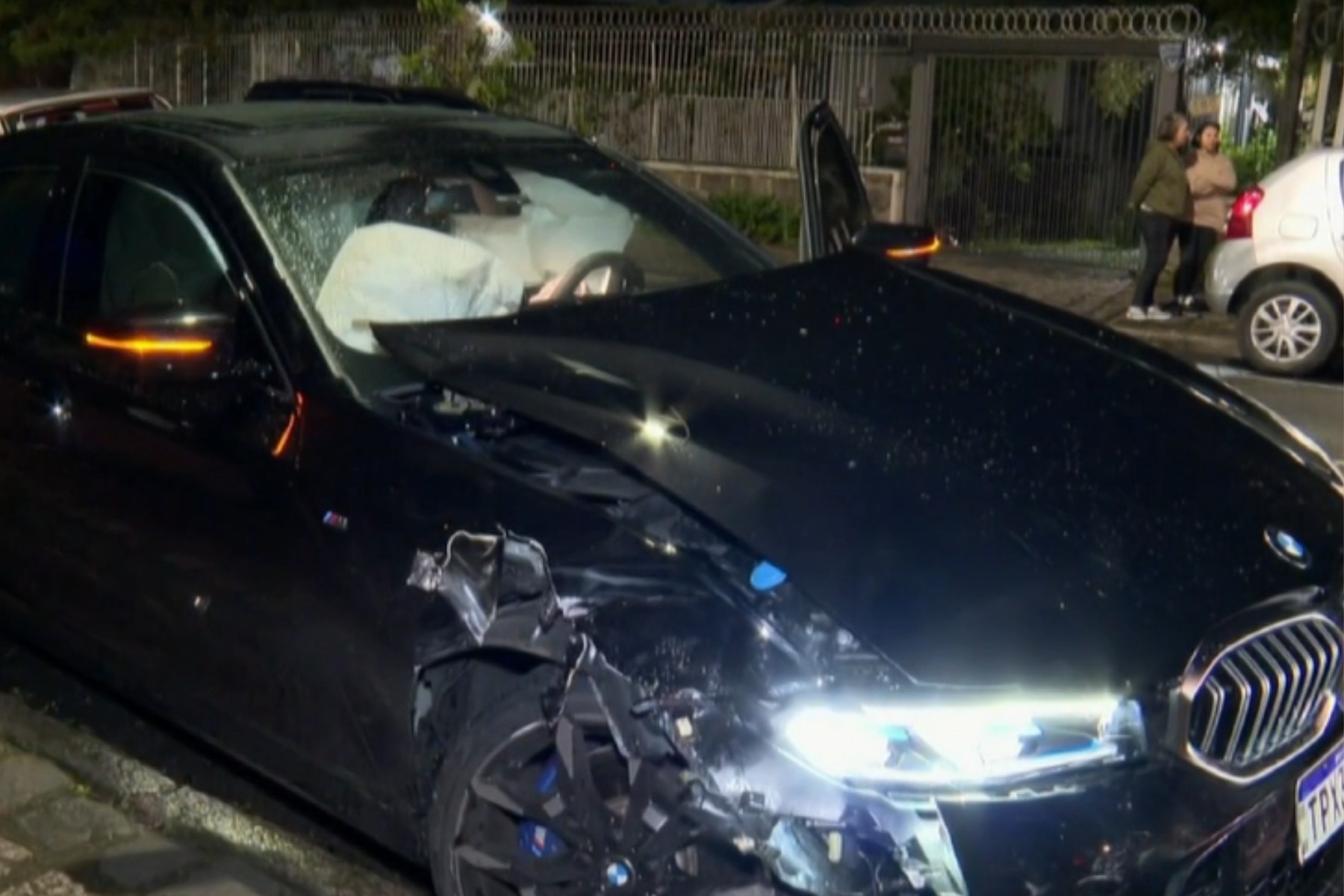 Mulher Gravemente Ferida em Atropelamento por Carro de Luxo nas Mercês
