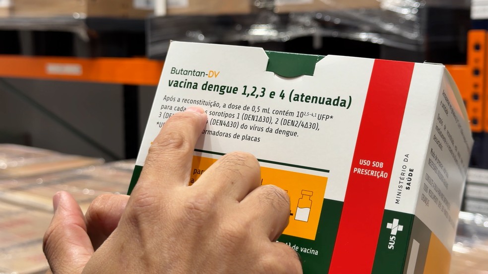 Vacina começou a ser distribuída pelo país — Foto: Reprodução