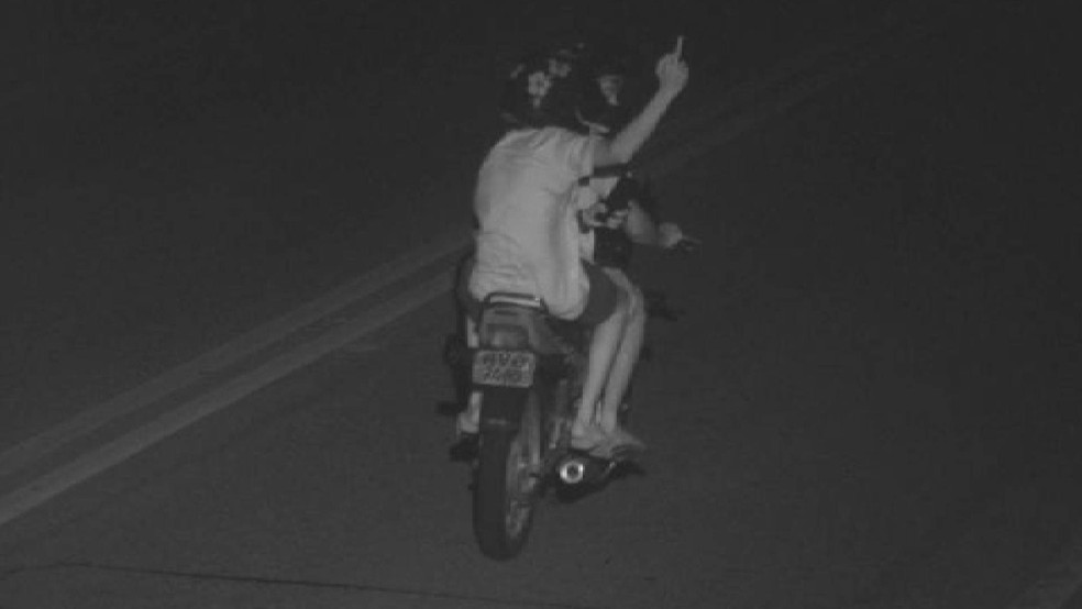 Adolescente é pego em moto com dezenas de multas en Russas (CE) — Foto: Reprodução