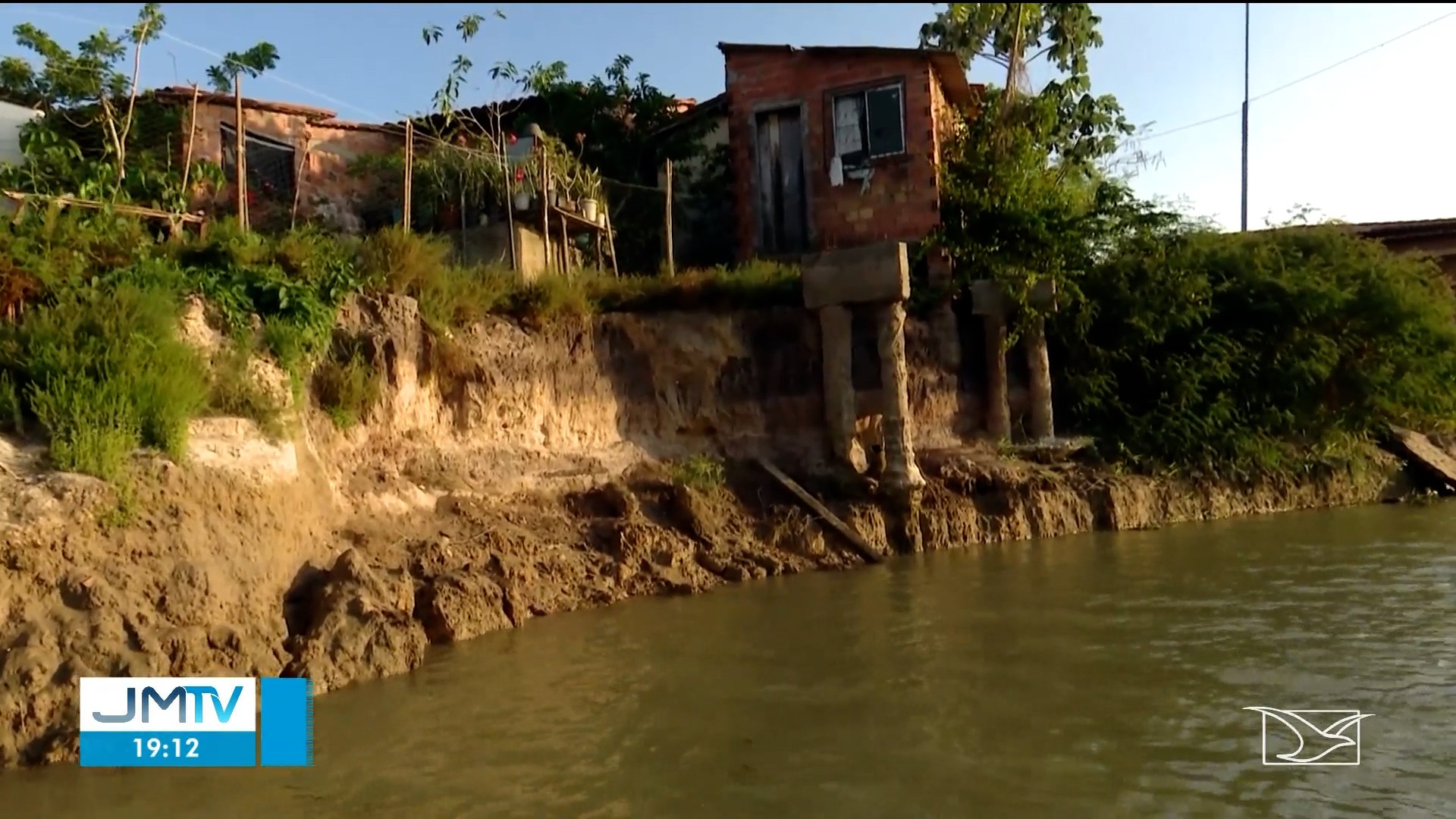 Moradores de Cajari enfrentam risco de perder casas devido à erosão no Rio Maracu