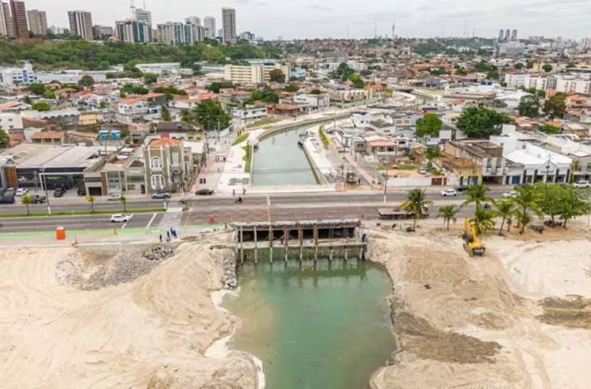 Cinco operários ficam feridos após serem arrastados por correnteza durante obra em Maceió