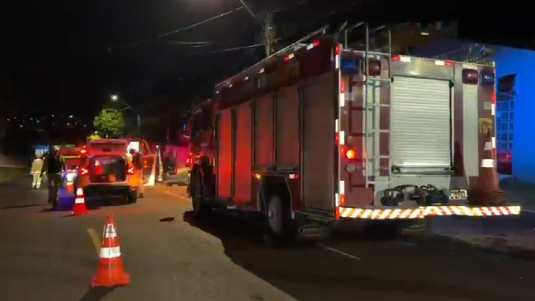 Motorista morre após passar mal e bater caminhonete em muro, em Cascavel