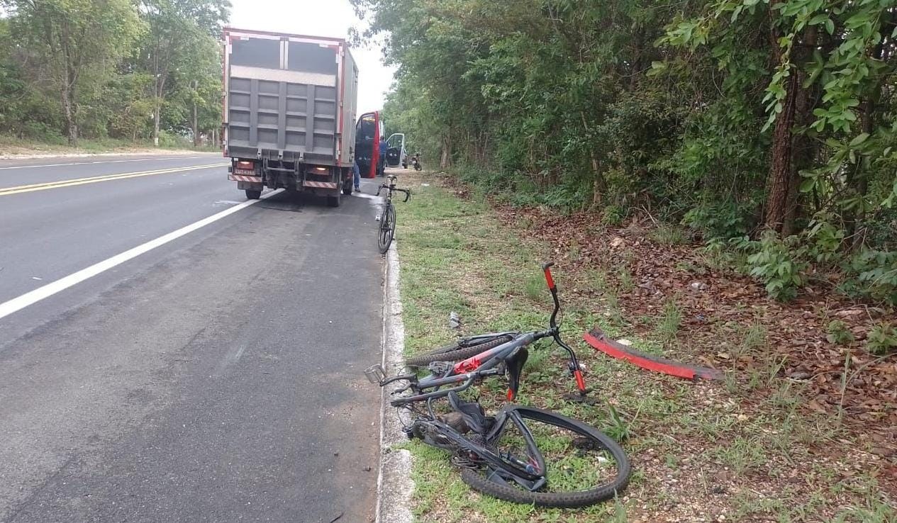 Caminhoneiro dorme e caminhão atropela ciclista na MG-231, em Cordisburgo