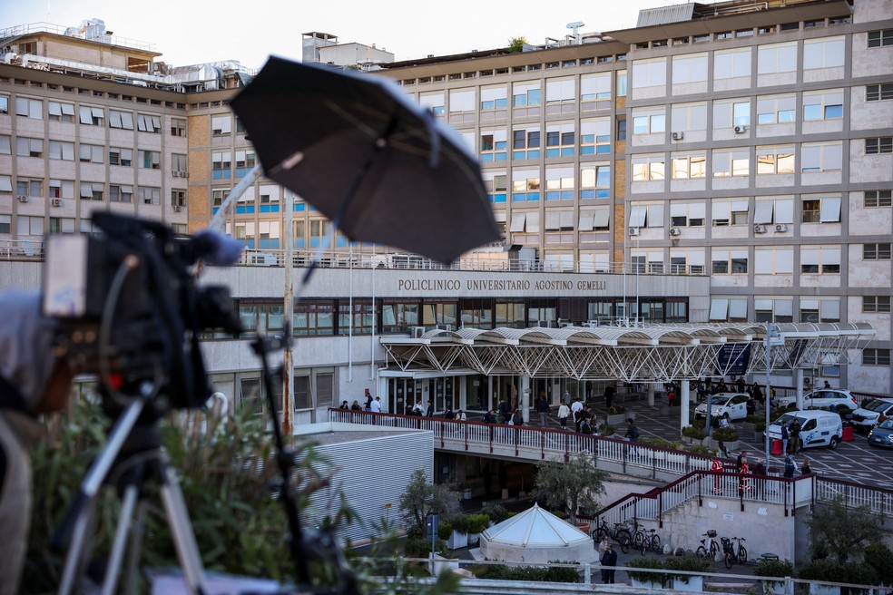 O Hospital Gemelli, após o Vaticano ter anunciado que o Papa Leão XIII foi diagnosticado com câncer de pulmão na sequência de uma cirurgia para remover parte do pulmão direito, em Roma. — Foto: Stoyan Nenov / Reuters